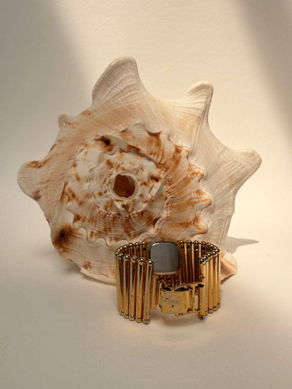 GOLD VINTAGE BAR BAND CUFF BRACELET WATCH